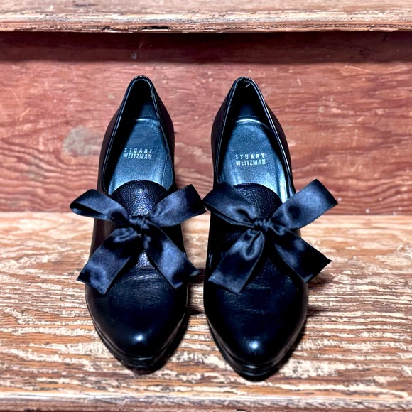 Black leather Stuart Wietzman pumps with bow, size 8 - Picture 2 of 5